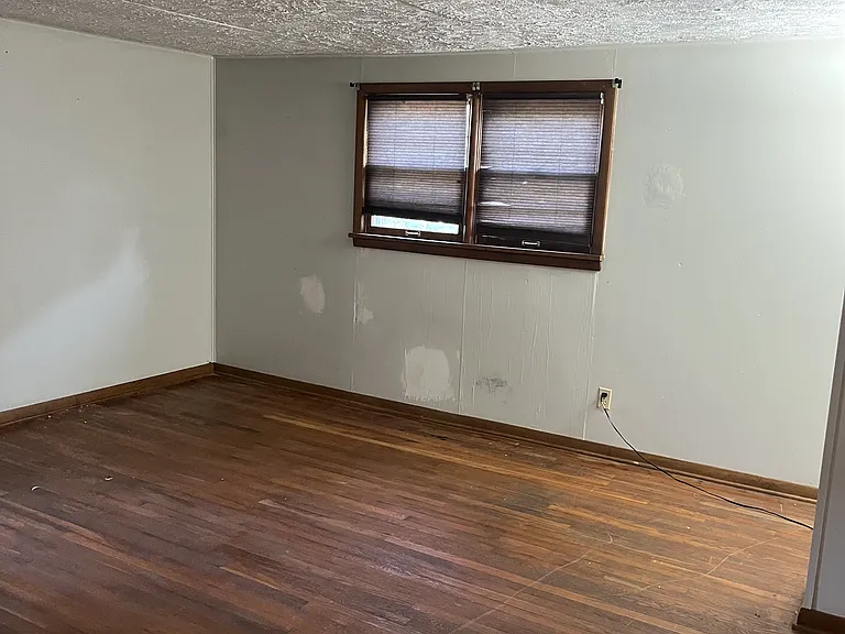843 Wilson Ave — Photo 12