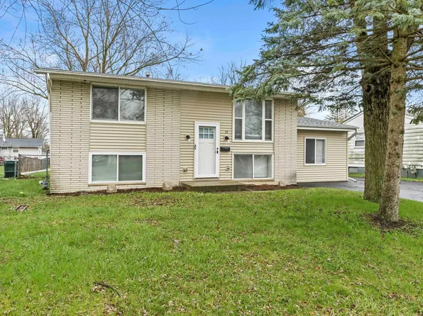 35 S Sycamore Ln, Richton Park, IL 60425