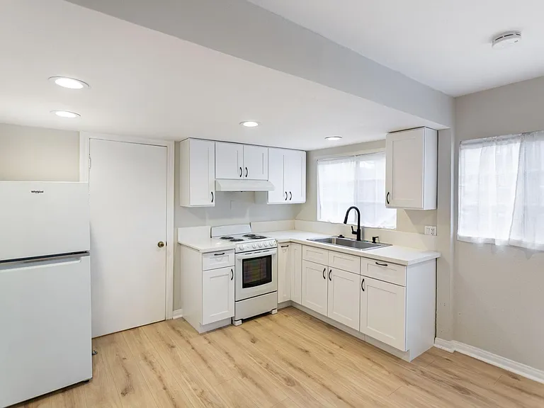84 S Hermosa Ave #1/2 — Photo 5