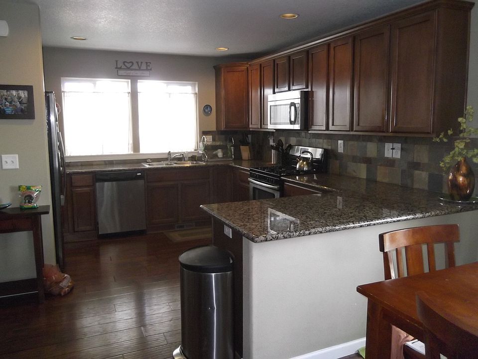 2nd image of 724 Trinity Ct