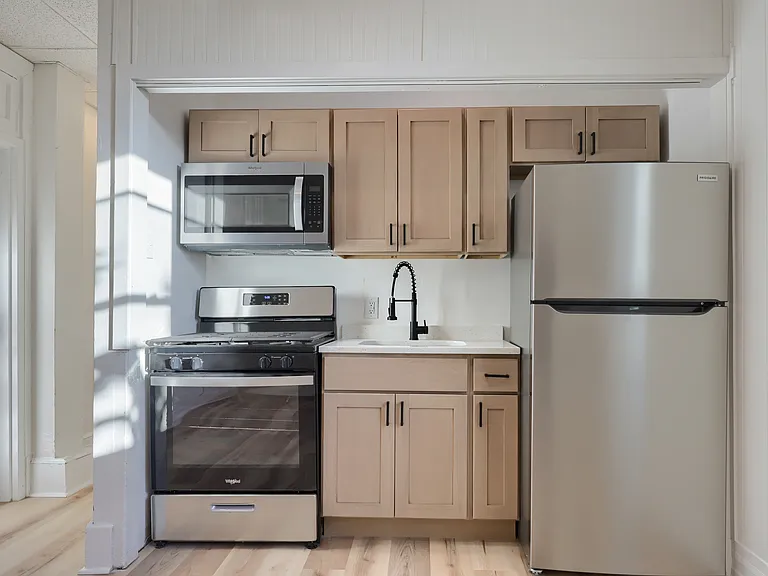 534 W James St #7 — Photo 1