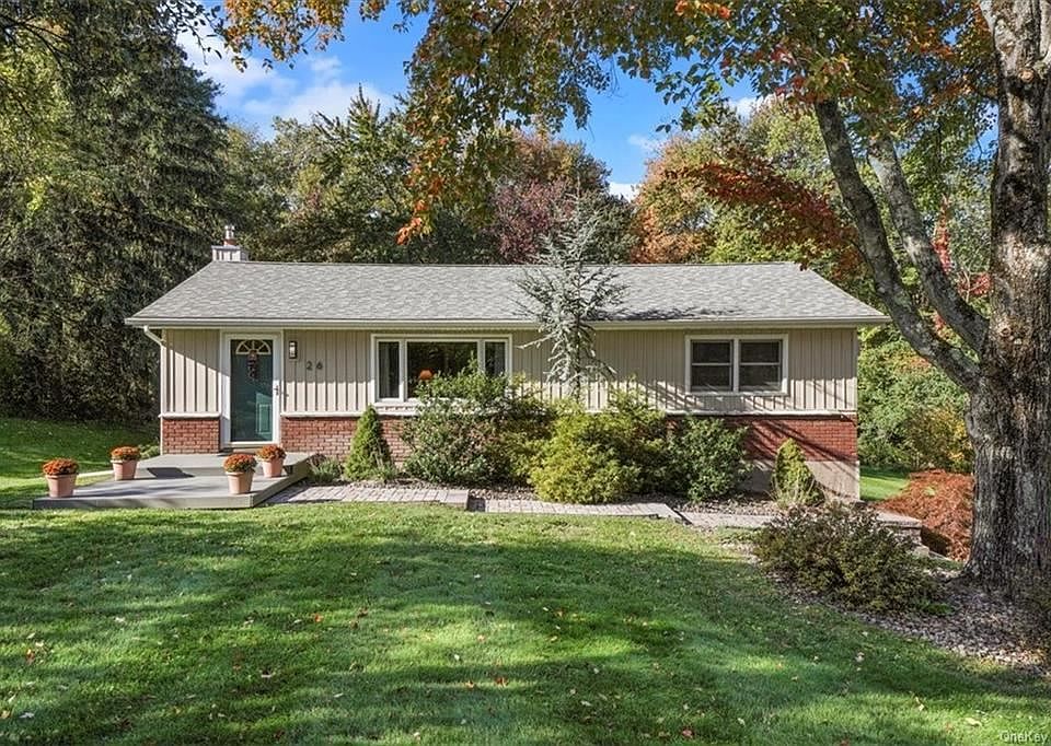 1st image of 26 Horseshoe Dr