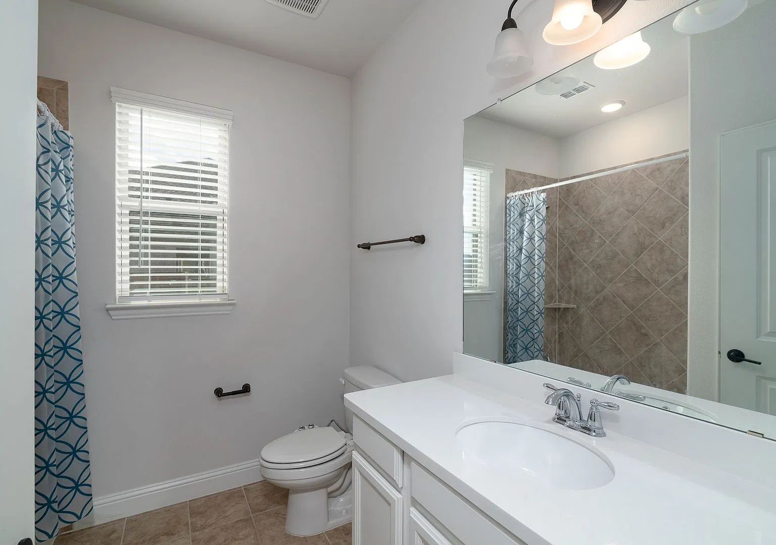 Beautiful 4 Bedroom, 3 Car Garage, Single Story Home in Celina! — Photo 3
