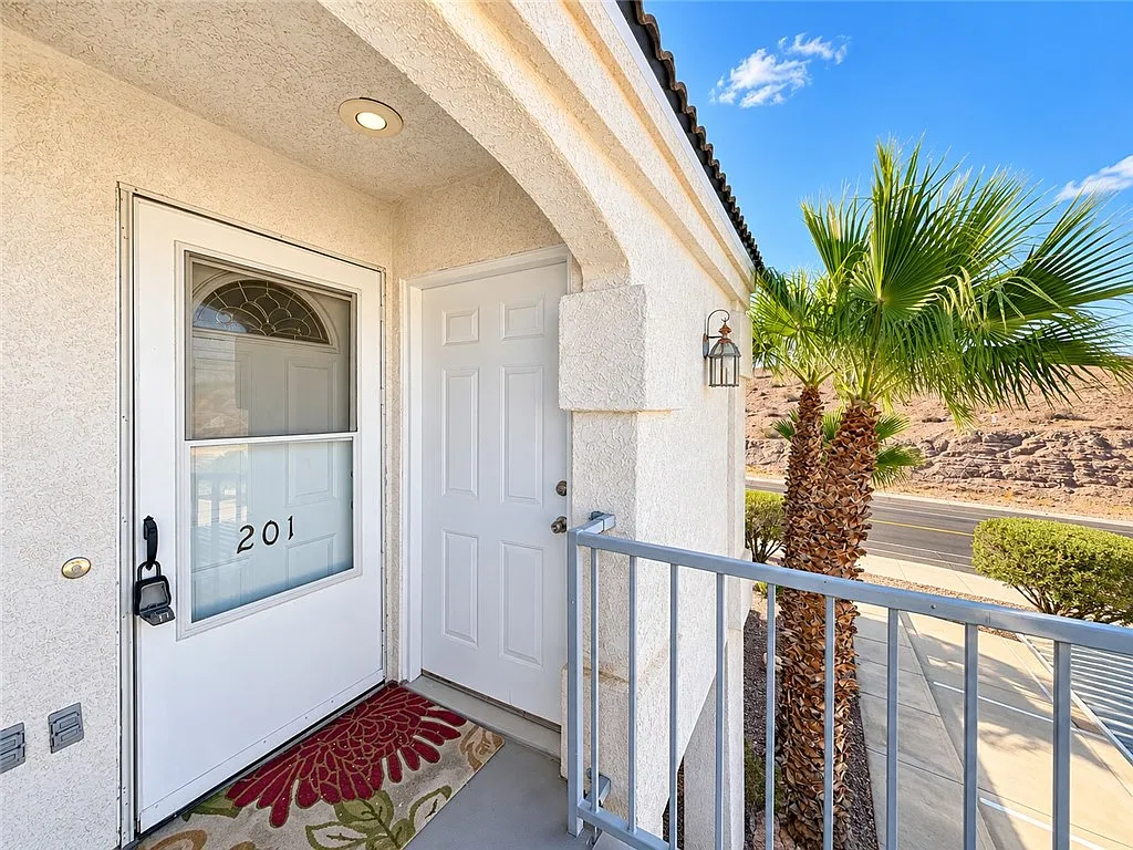 2 bed, 1.0 bath, 761 sqft, $1,150 — Photo 3