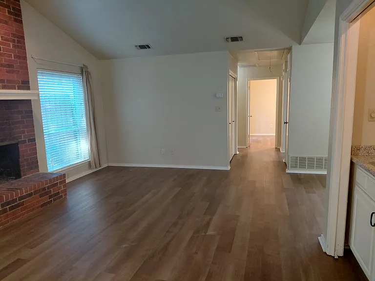 Lago Vista Dr — Photo 14