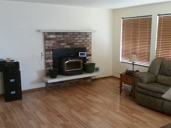 3rd image of 529 Lacey Pl NE