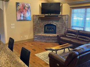 4005 SW Town Vu Rd, Bentonville, AR 72712