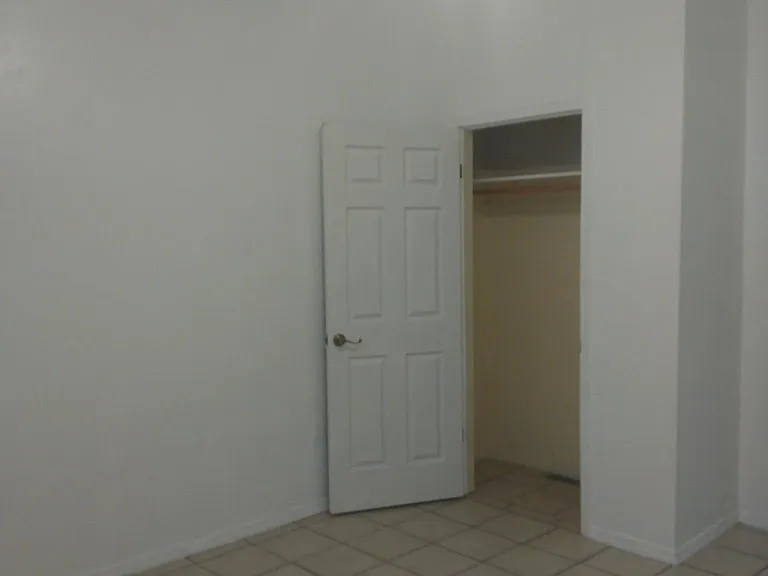 410 E Lohman Ave — Photo 7