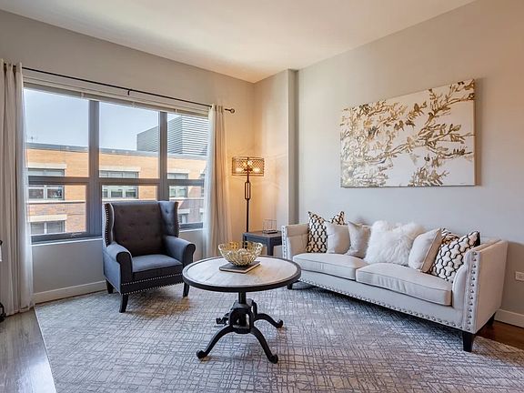 3rd image of 1215 W Madison St #310