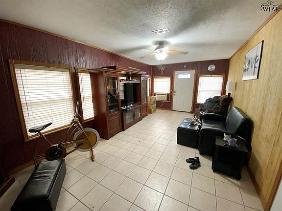 4th image of 715 E College St #B