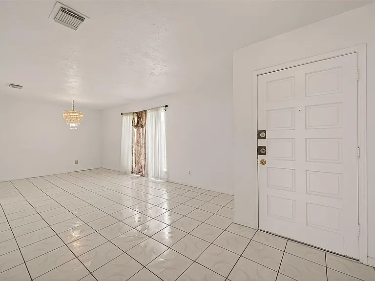 9422 Kristin Dr — Photo 10