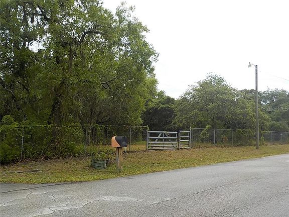 2nd image of 10304 Woodland Dr