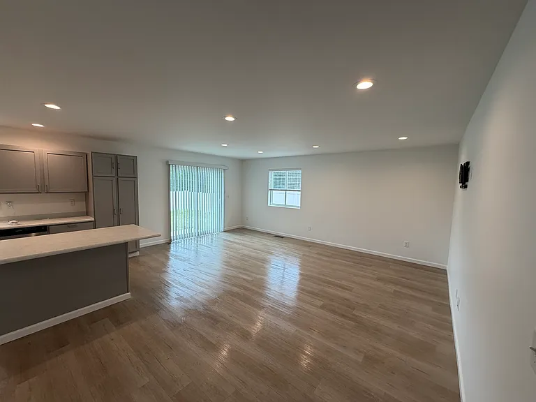 1344 Theo Way — Photo 5