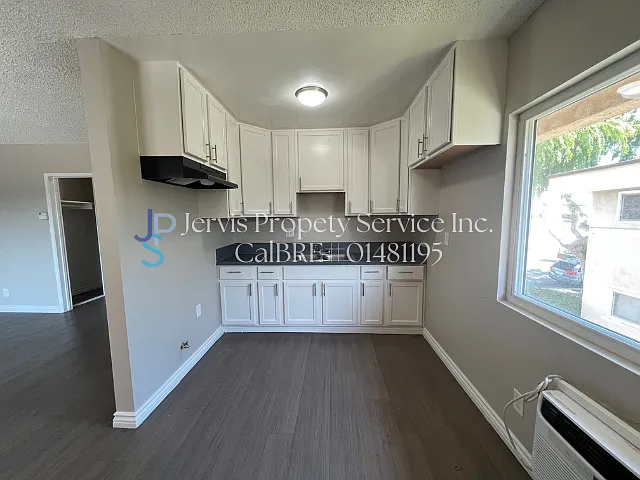 4550-4600 Santa Ana — Photo 4