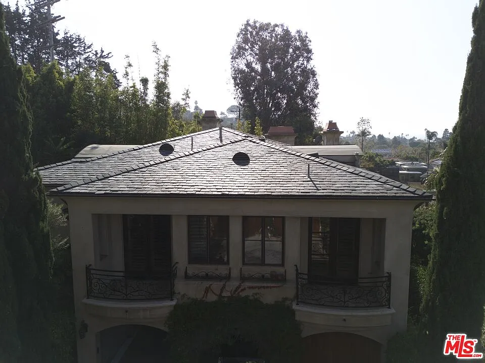 Building Photo - 587 Entrada Dr
