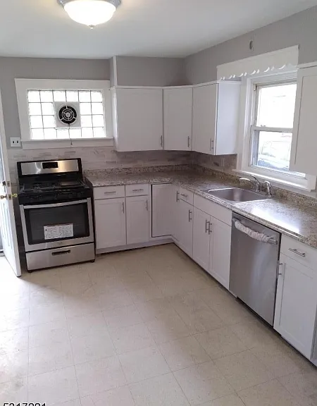 81 Mountainview Blvd #A — Photo 6