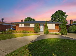 30121 Gloede Dr, Warren, MI 48088