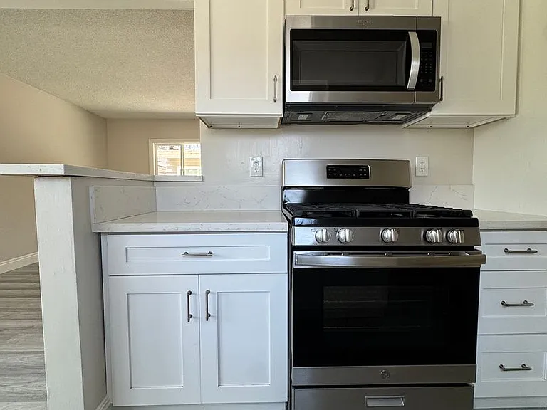 1605 W Shorb St — Photo 10