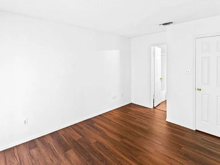 7572 Windsor Oaks — Photo 18
