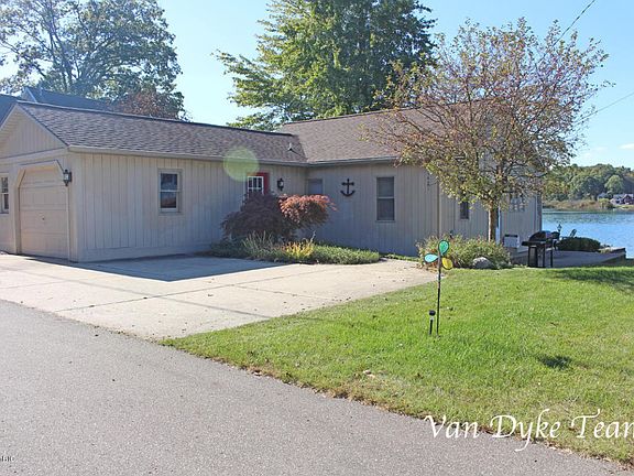 2nd image of 1421 Manitou Ln