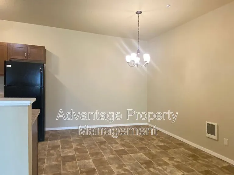 519 Catron St N #2 — Photo 5