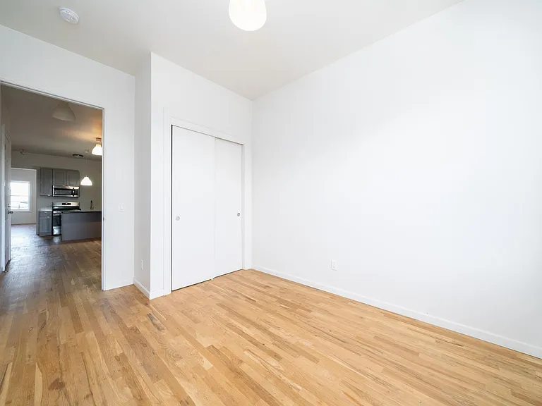 386 Bergen Ave #1R — Photo 12