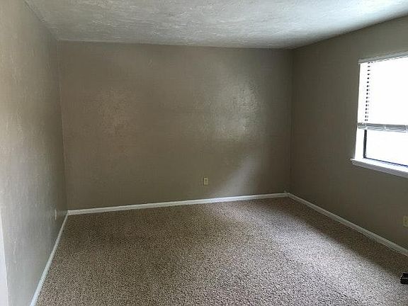 2nd image of 1415 Willow Bend Way APT D