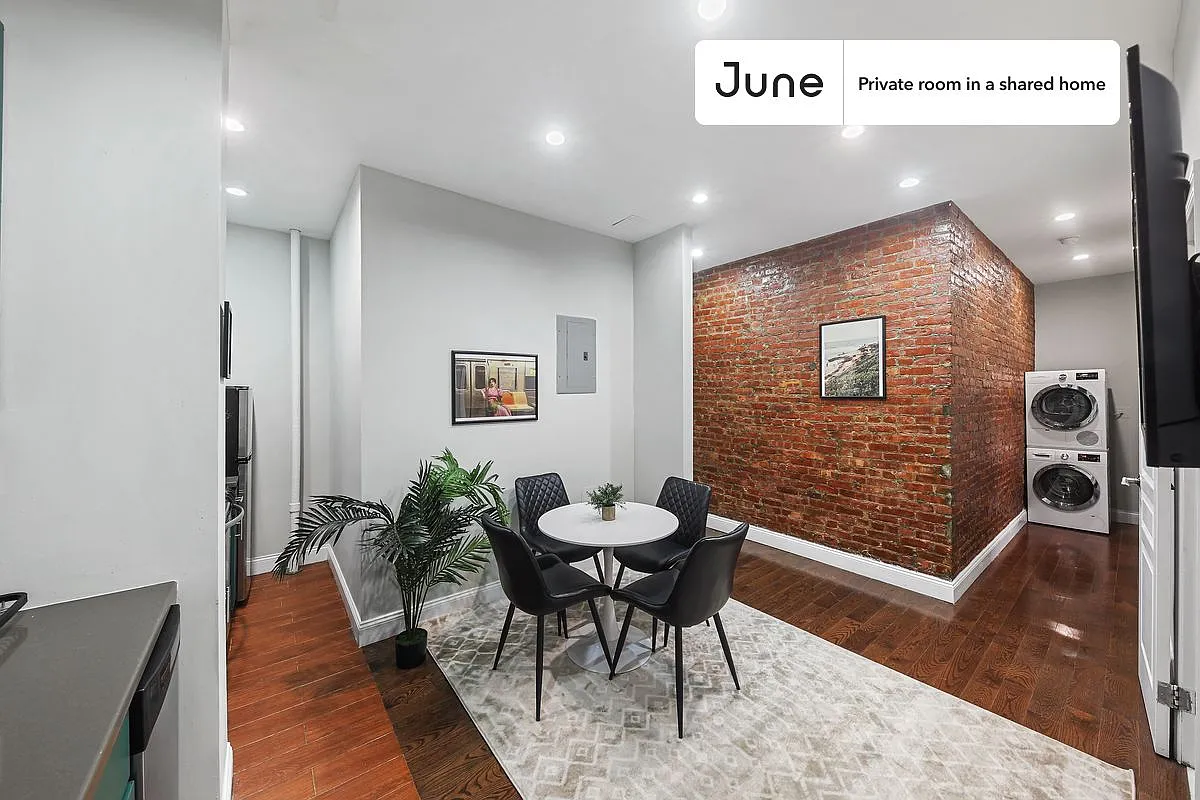 Queen bedroom in 4 bed/1.5 bath home in Hamilton Heights #596 B — Photo 3