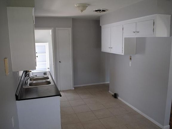 5th image of 3011 Center Dr