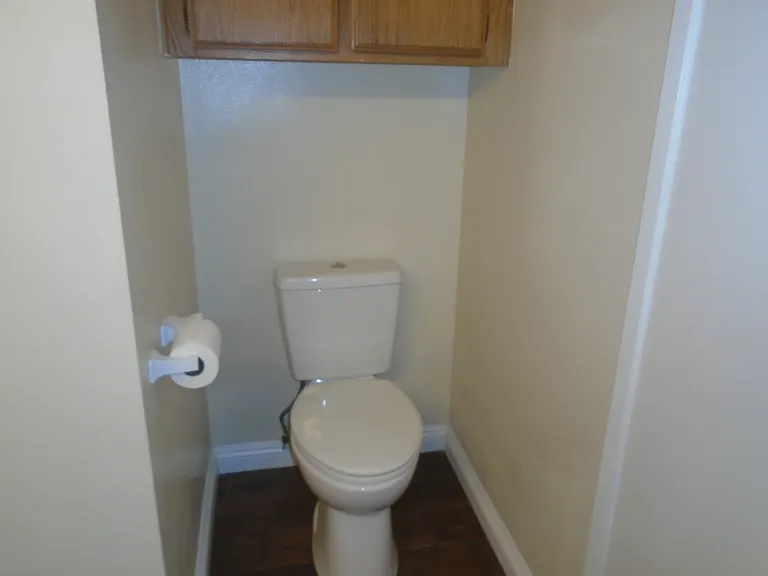 239 W Dexter St #E — Photo 8