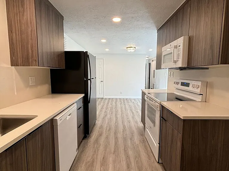 462 S 100 W — Photo 10