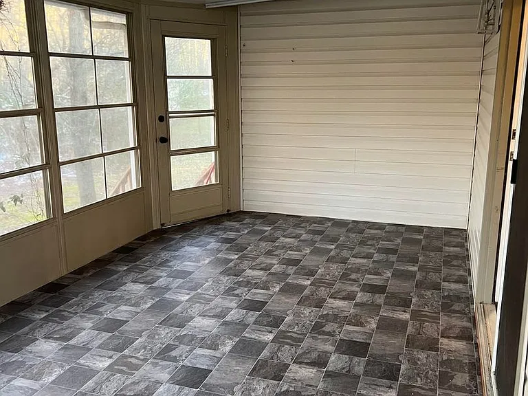 392 Southridge Cir — Photo 8