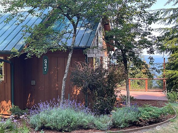 3rd image of 597 Twin Lakes Drive