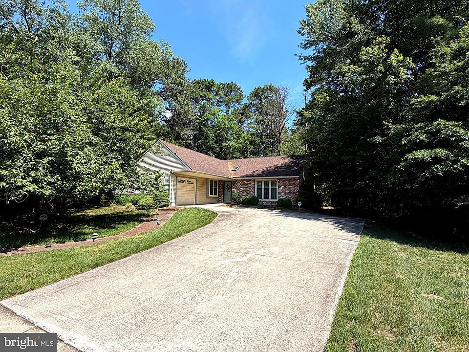 1st image of 32 Battery Hill Dr