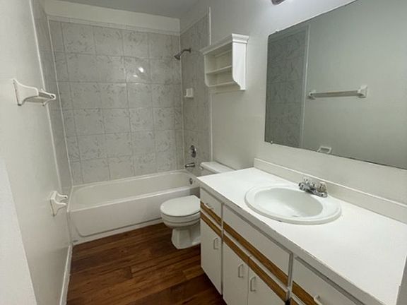 4th image of 313 Dirksen Dr APT B5