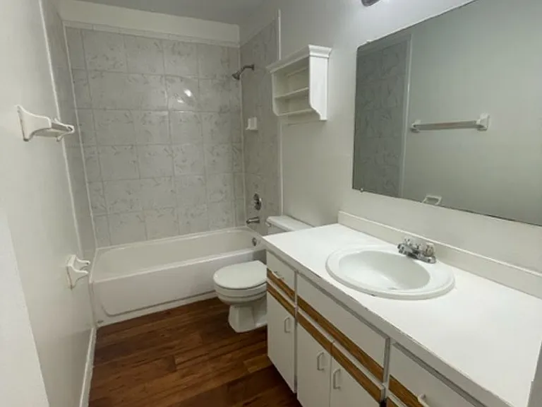 313 Dirksen Dr #B5 — Photo 5