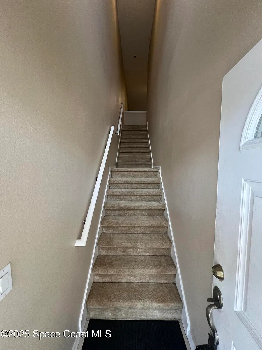 Building Photo - 1040 Venetian Dr #203