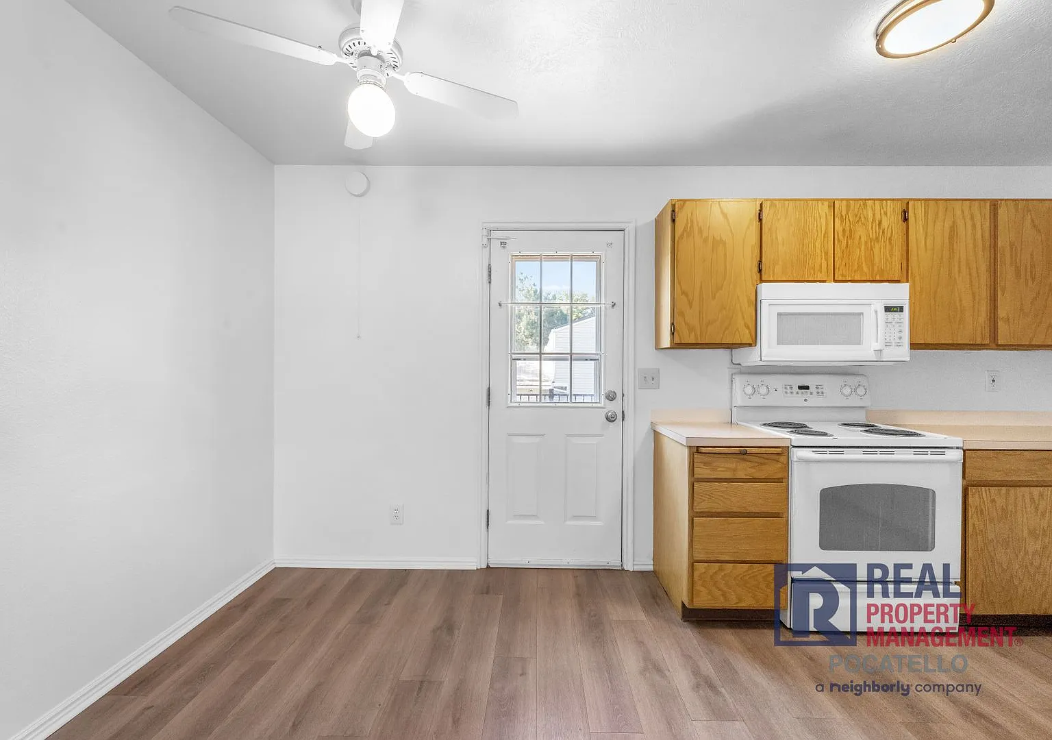 1215 Cottage Ave — Photo 4