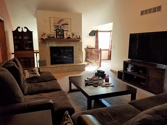 3rd image of 1204 Cottonwood Cir