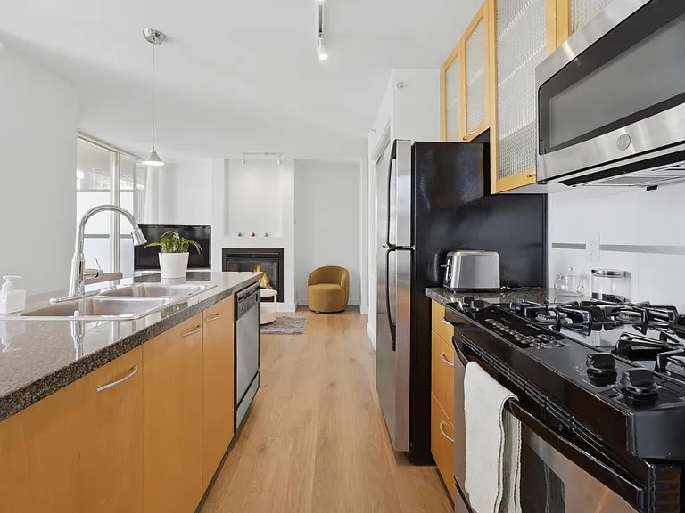 969 Richards St #1402 — Photo 3