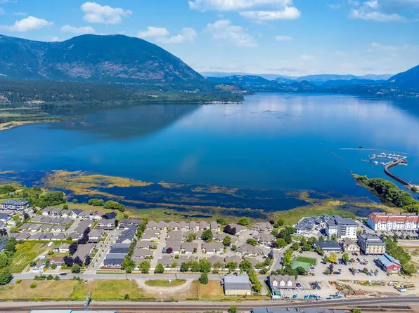 111 Harbourfront Dr NW #2, Salmon Arm, BC V1E 1A3