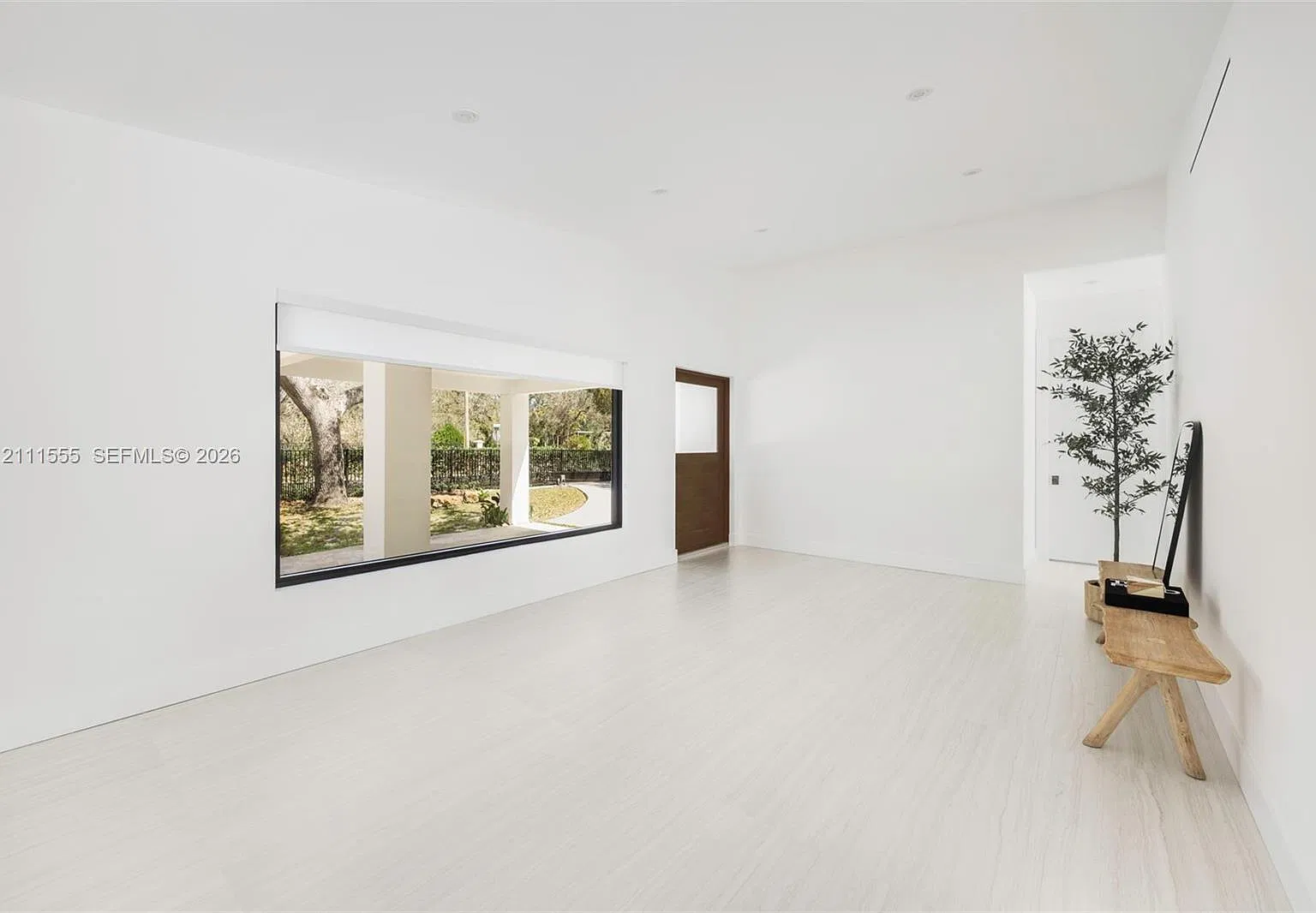 5 bed, 4.5 bath, 5297 sqft, $17,000 — Photo 4