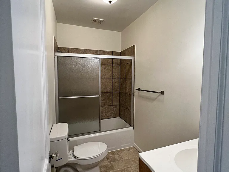 714 Maple St W #B — Photo 8