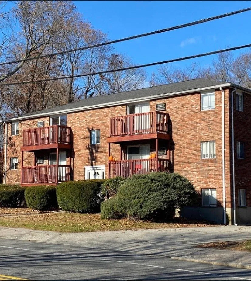 2 bed, 1.0 bath, 850 sqft, $2,300 — Photo 1
