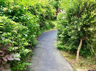 1 Randi Ct, Melville, NY 11747