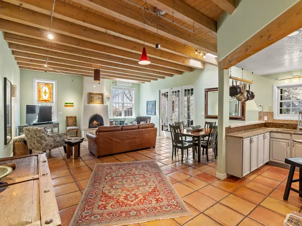 1060 Calle Carmilita, Santa Fe, NM 87505