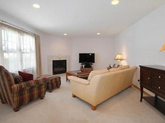 3rd image of 715 Greeley St S