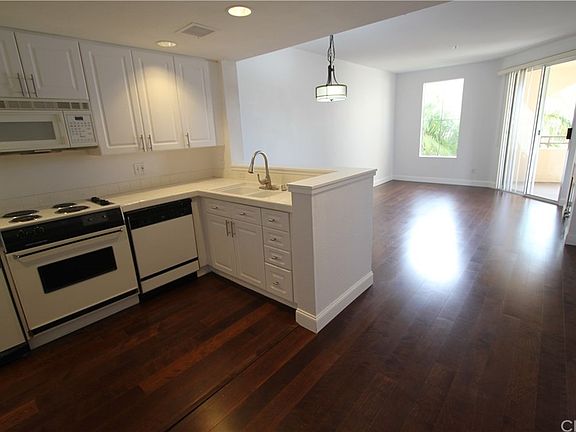 4th image of 1281 Cabrillo Ave Unit 302