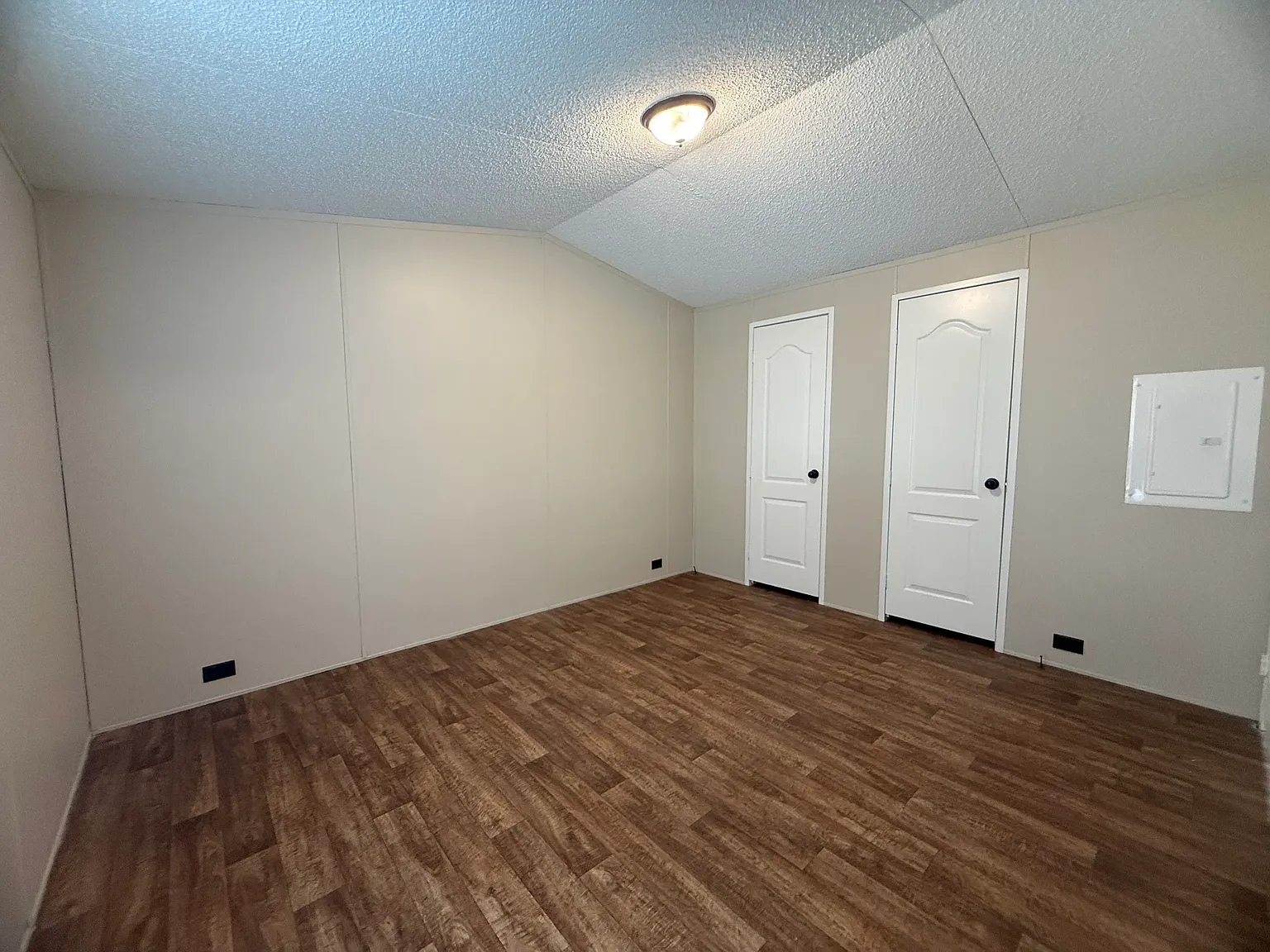 3 bed, 960 sqft, $799 — Photo 4