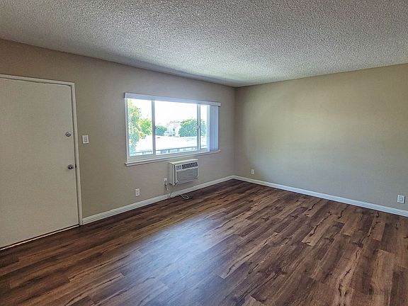 3rd image of 6258 Pickering Ave APT D